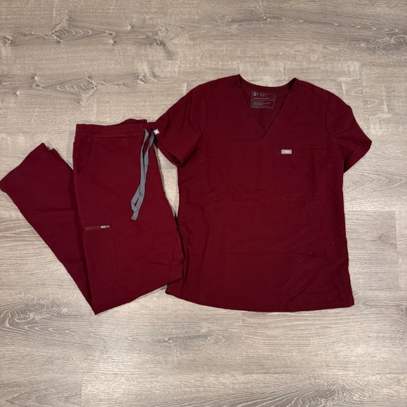 FIGS Yola Skinny Scrub Pants and Catarina One-Pocket Scrub Top - Picture 1 of 2